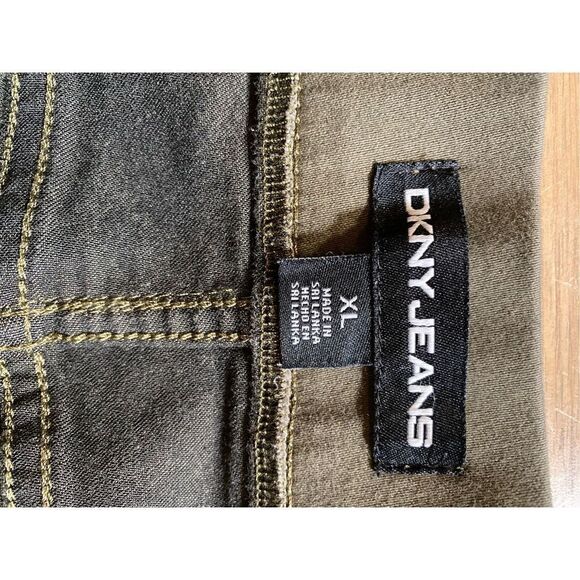 DKNY Jeans Men’s Shorts - Picture 5 of 8